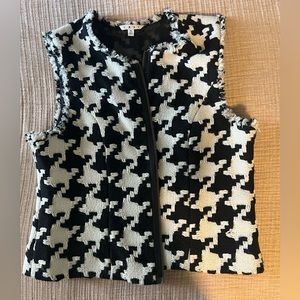 Cabi Black and white houndstooth vest